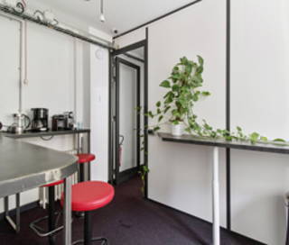 Bureau privé 24 m² 6 postes Coworking Rue Bleue Paris 75009 - photo 5